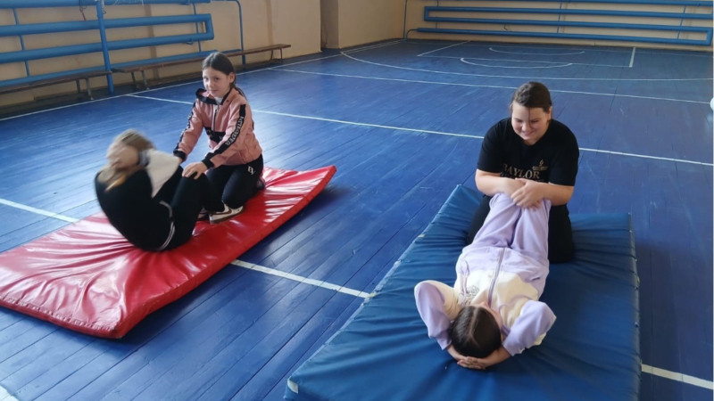 В МОУ «Шабуровская СОШ» Каслинского муниципального района были приняты нормы ГТО в начальных классах.